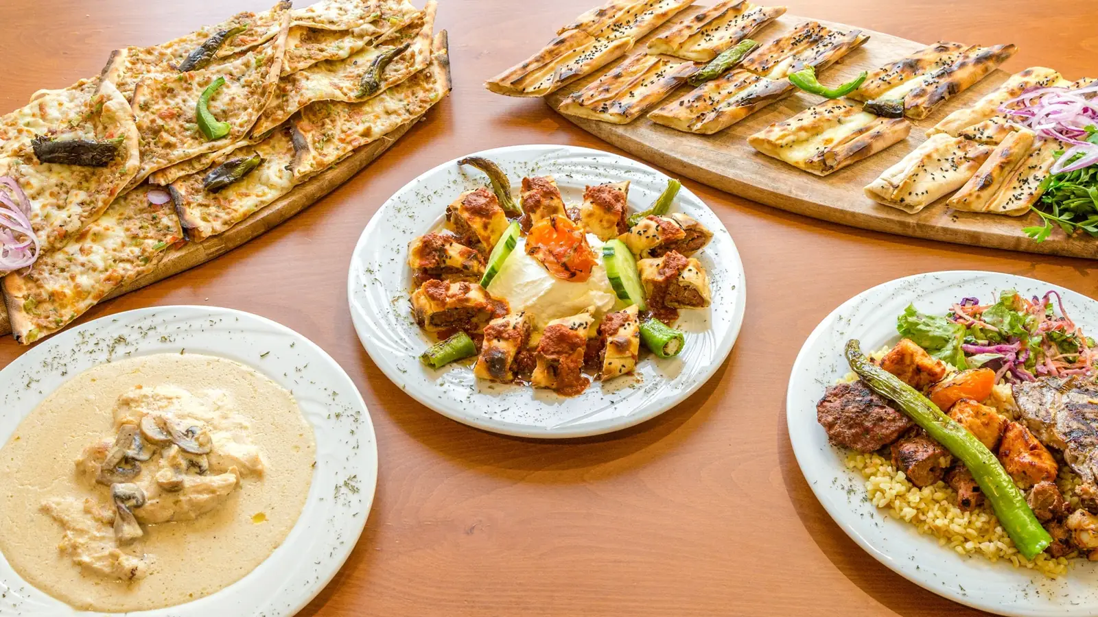 Pides, iskender, escalope à la crème et grillade